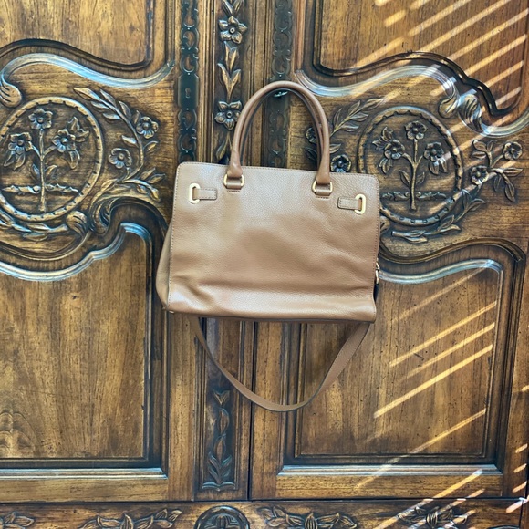 🍁SOLD🍁Michael Kors handbag - Picture 2 of 16